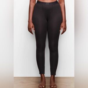 Skims NWT Ribbed Leggings lounge pants, 3XL, Soot Black